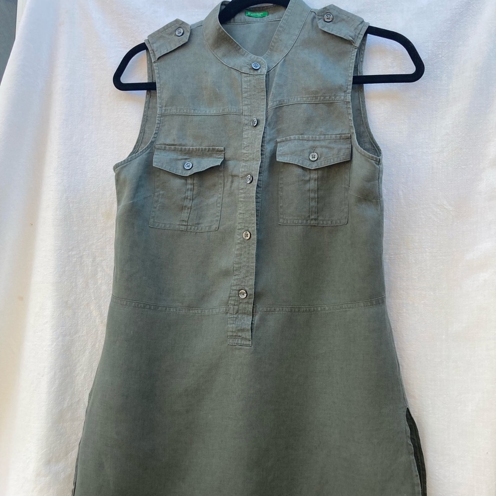 sleeveless army green tunic